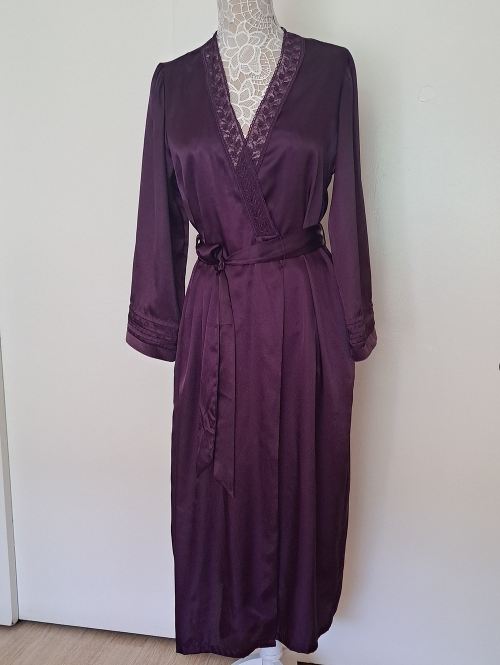 Jones New York Satin Plum / Purple Liquid Lace-Trim Robe -100% Polyester